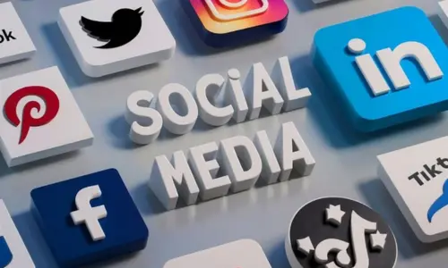 Freelance Digital Marketing Analyst in Kannur managing social media marketing strategies across multiple platforms to improve brand visibility, audience engagement, and online growth
